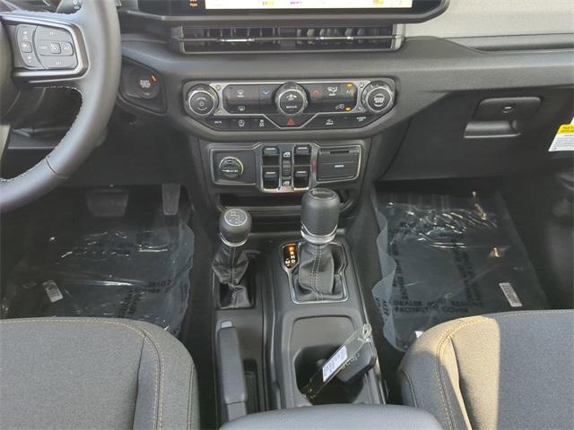 new 2025 Jeep Gladiator car, priced at $43,178