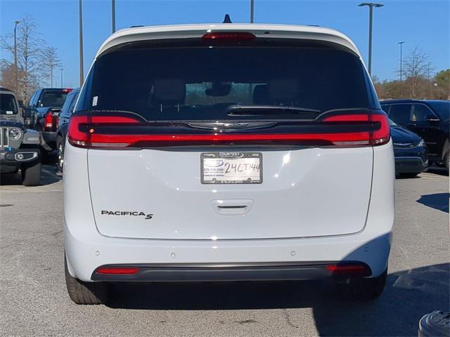 new 2024 Chrysler Pacifica car, priced at $45,562