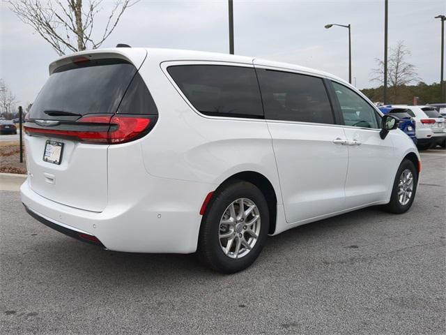 new 2024 Chrysler Pacifica car, priced at $43,094