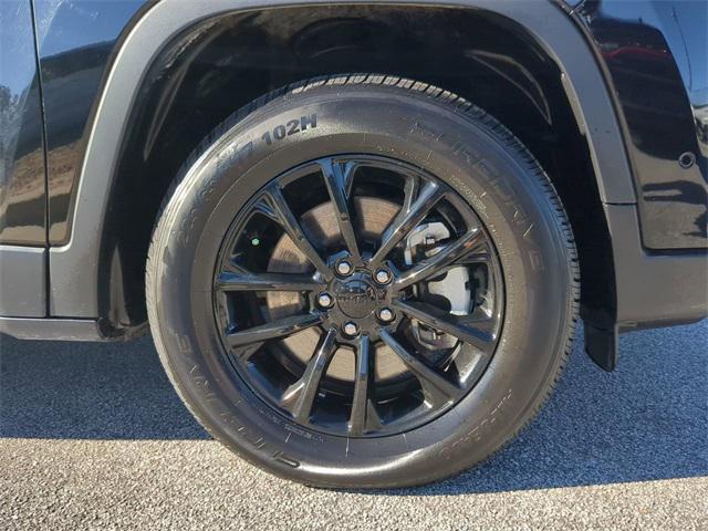 used 2023 Jeep Cherokee car, priced at $23,467