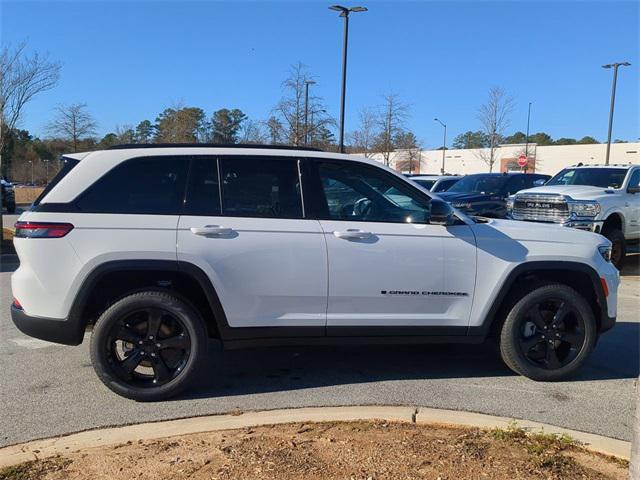 new 2025 Jeep Grand Cherokee car, priced at $46,390