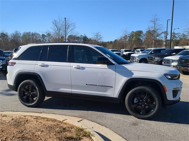 new 2025 Jeep Grand Cherokee car, priced at $46,390
