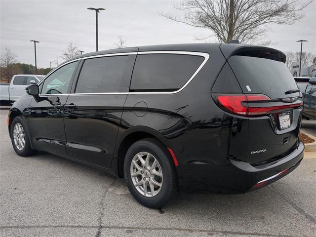 new 2025 Chrysler Pacifica car, priced at $40,262