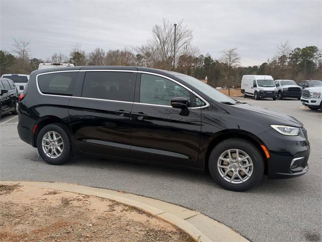 new 2025 Chrysler Pacifica car, priced at $40,262