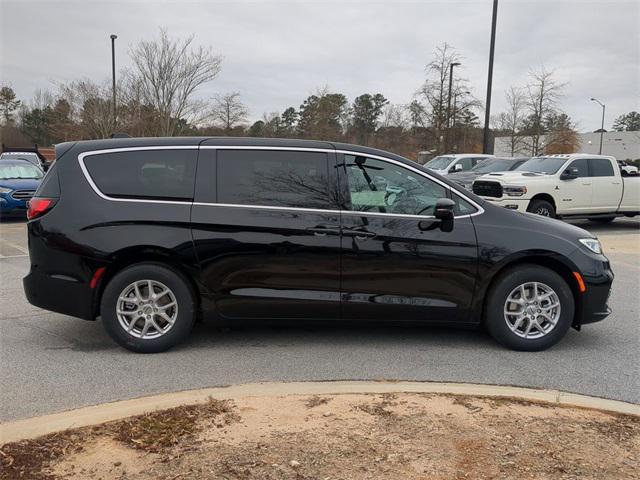 new 2025 Chrysler Pacifica car, priced at $40,262