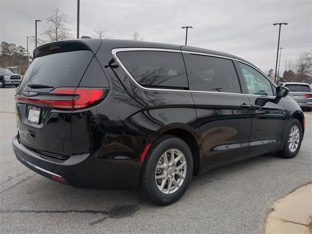 new 2025 Chrysler Pacifica car, priced at $40,262