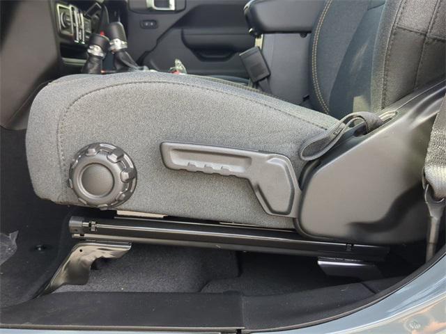 new 2025 Jeep Gladiator car, priced at $43,178