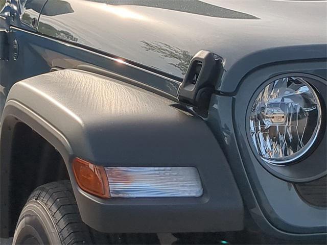 new 2025 Jeep Gladiator car, priced at $43,178