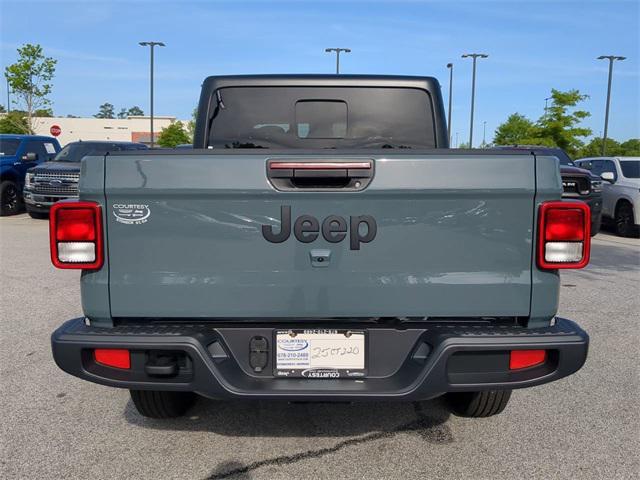 new 2025 Jeep Gladiator car, priced at $43,178