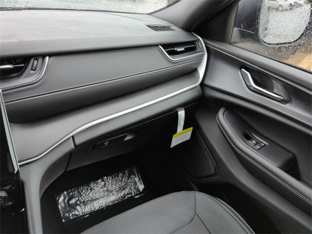 new 2025 Jeep Grand Cherokee car, priced at $35,976