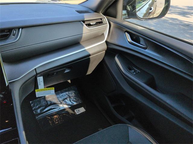 new 2025 Jeep Grand Cherokee car, priced at $40,619
