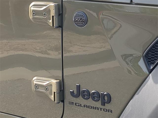 new 2025 Jeep Gladiator car, priced at $43,178