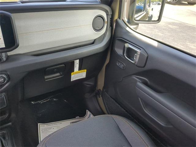 new 2025 Jeep Gladiator car, priced at $43,178