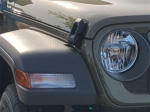 new 2025 Jeep Gladiator car, priced at $43,178