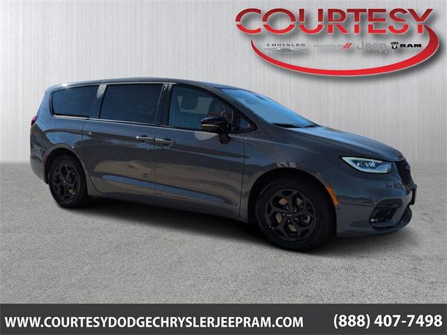 used 2023 Chrysler Pacifica Hybrid car, priced at $31,988