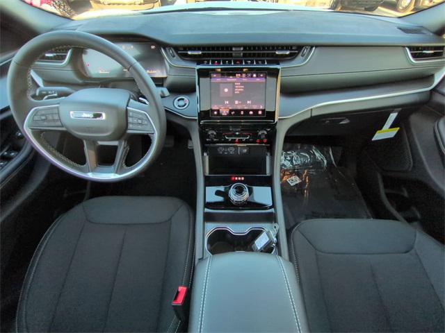 new 2025 Jeep Grand Cherokee car, priced at $35,976