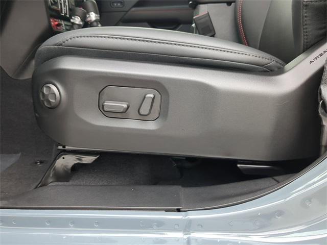 new 2025 Jeep Gladiator car, priced at $49,940