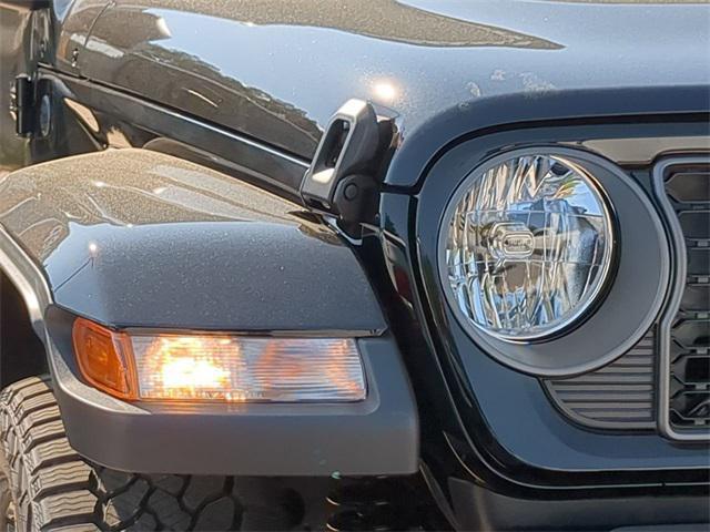 new 2025 Jeep Gladiator car, priced at $40,823