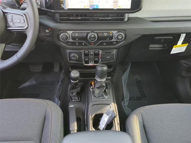 new 2025 Jeep Gladiator car, priced at $43,178