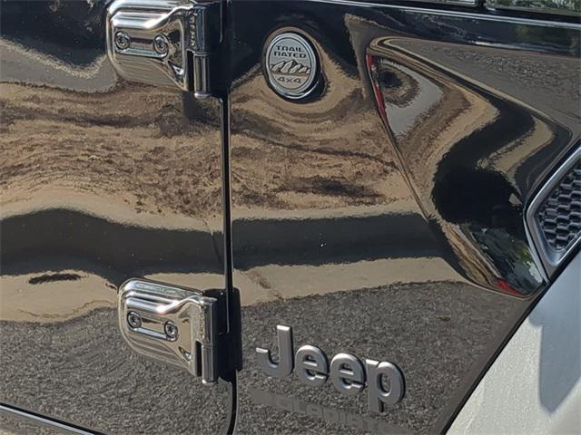 new 2025 Jeep Gladiator car, priced at $43,178