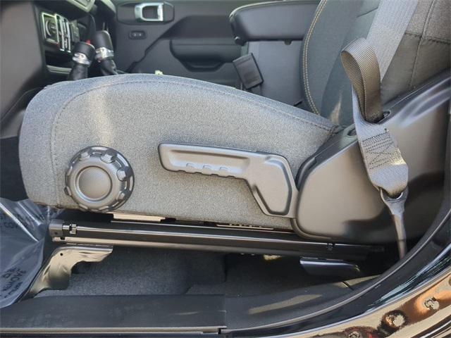 new 2025 Jeep Gladiator car, priced at $43,178