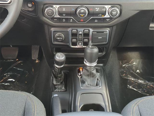 new 2025 Jeep Gladiator car, priced at $42,583