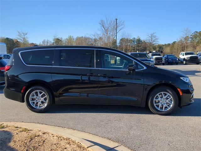 new 2025 Chrysler Pacifica car, priced at $38,615