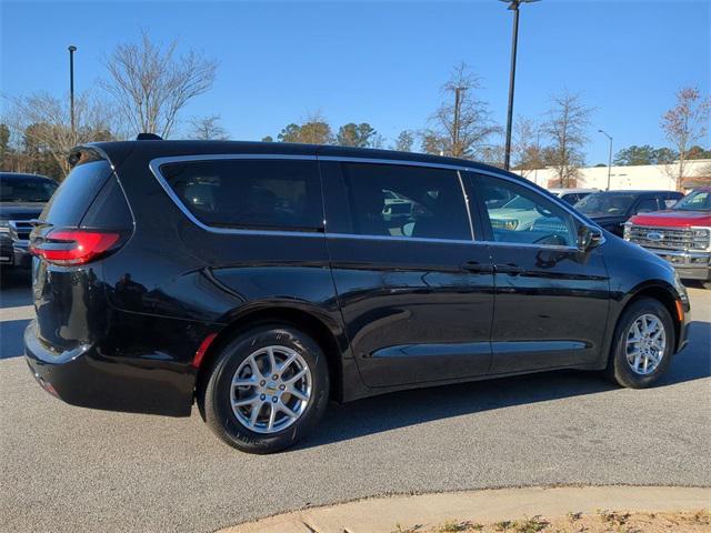 new 2025 Chrysler Pacifica car, priced at $38,615