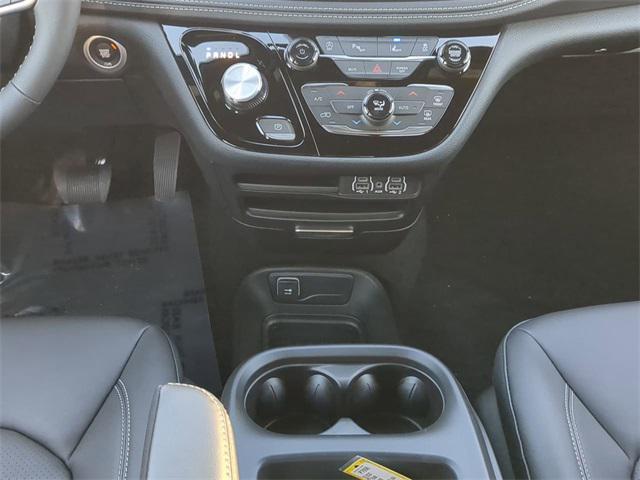 new 2025 Chrysler Pacifica car, priced at $38,615