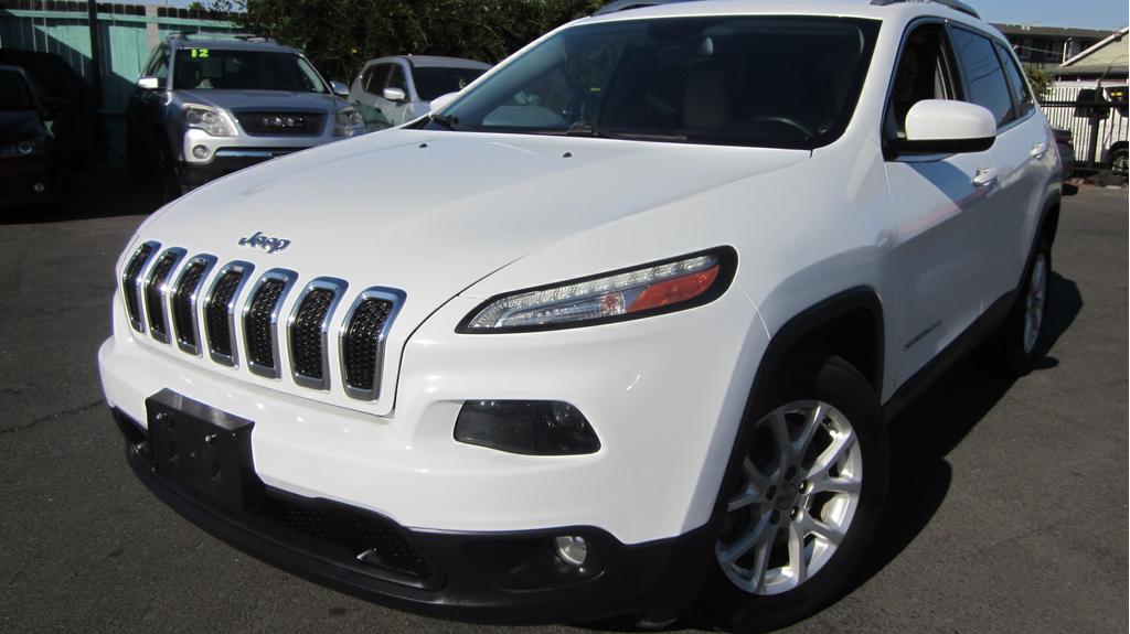 used 2018 Jeep Cherokee car, priced at $10,995