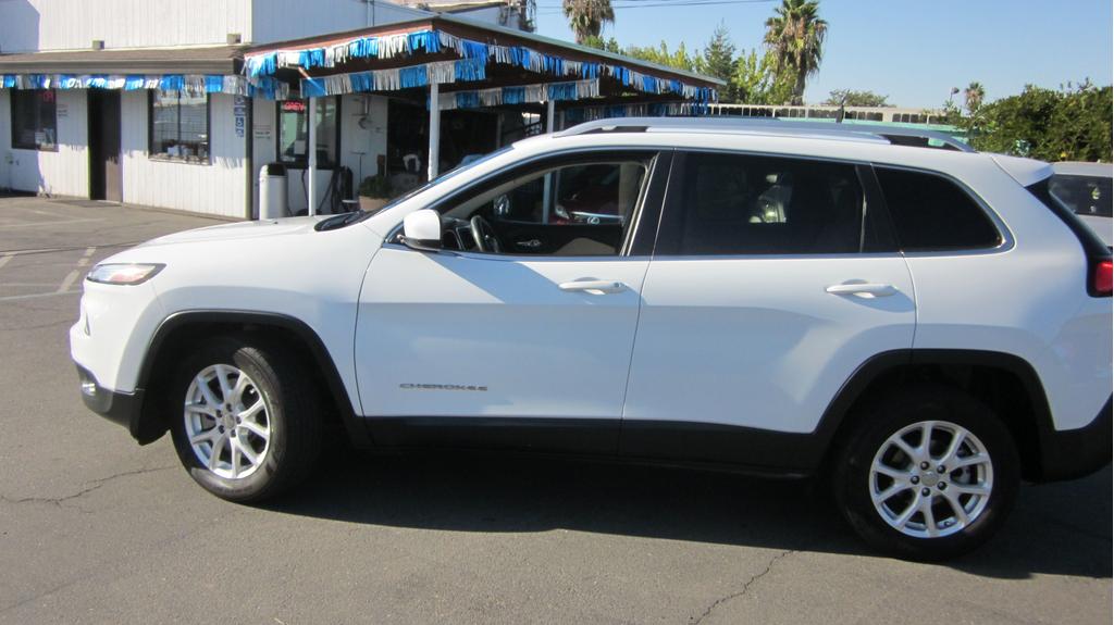 used 2018 Jeep Cherokee car, priced at $10,995