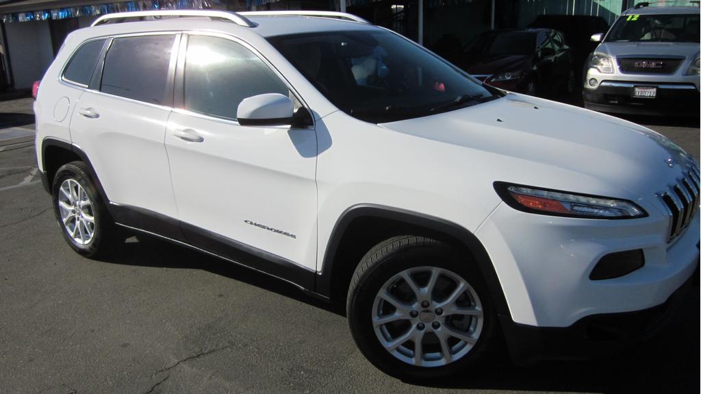 used 2018 Jeep Cherokee car, priced at $10,995