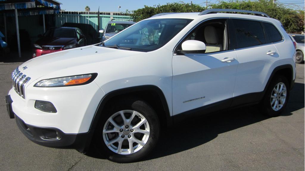 used 2018 Jeep Cherokee car, priced at $10,995