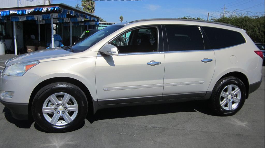 used 2010 Chevrolet Traverse car, priced at $5,995