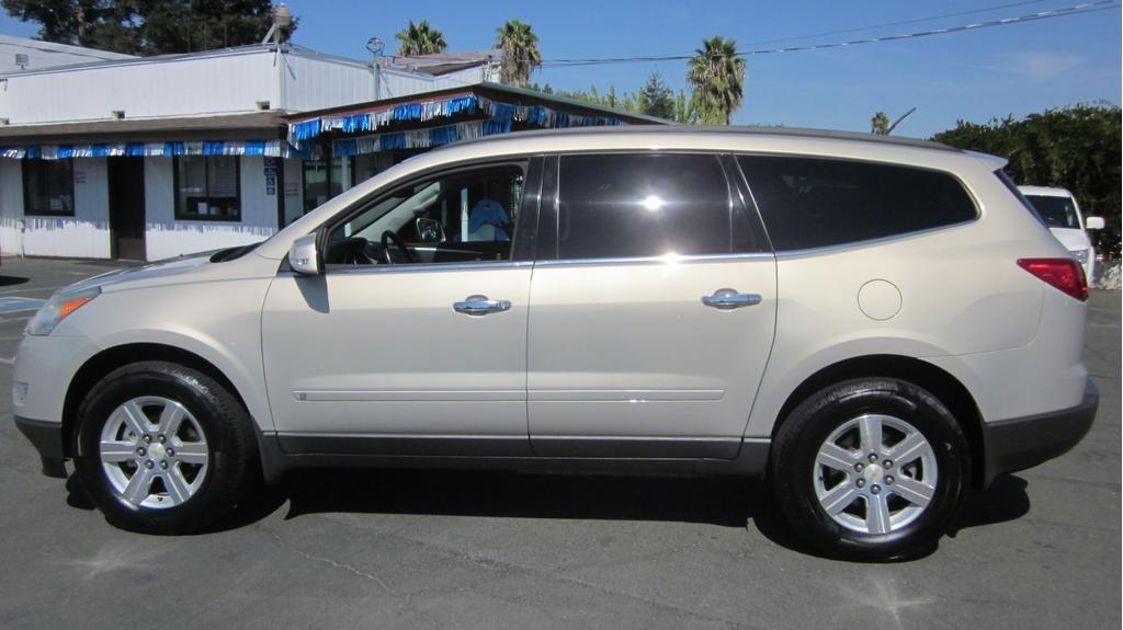 used 2010 Chevrolet Traverse car, priced at $5,995