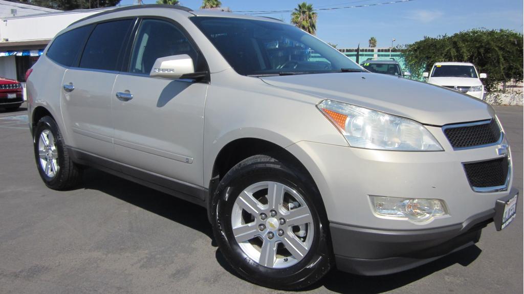 used 2010 Chevrolet Traverse car, priced at $5,995