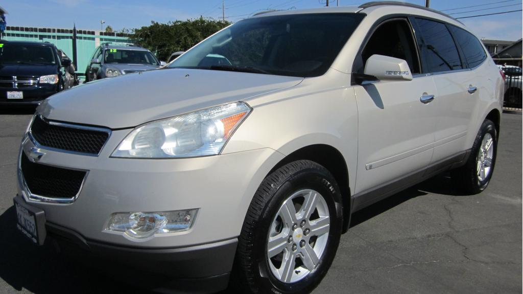 used 2010 Chevrolet Traverse car, priced at $5,995