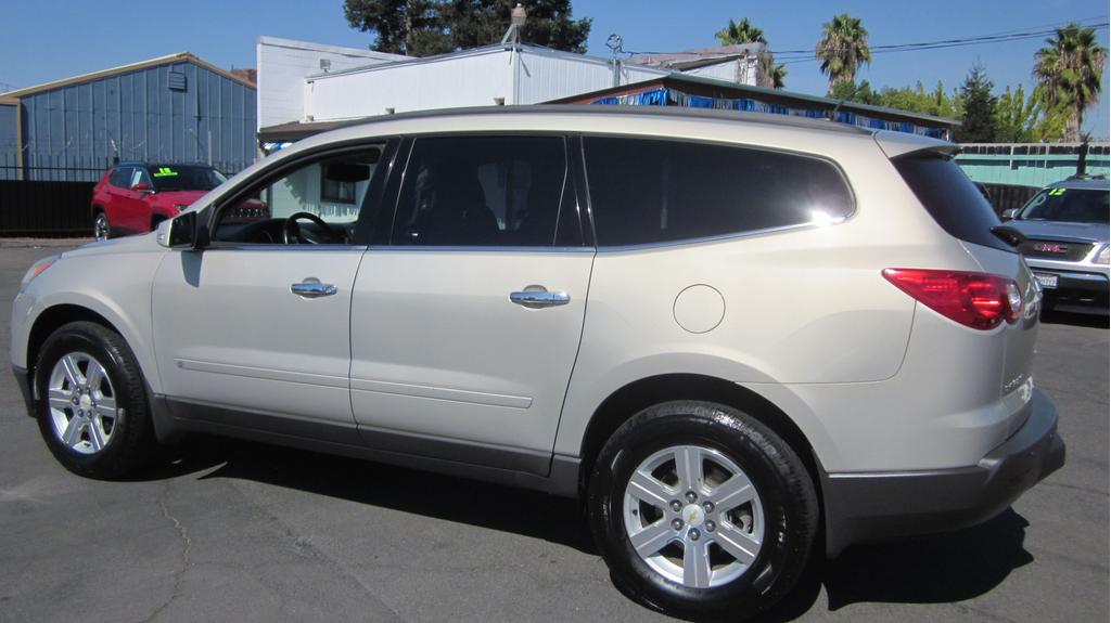 used 2010 Chevrolet Traverse car, priced at $5,995