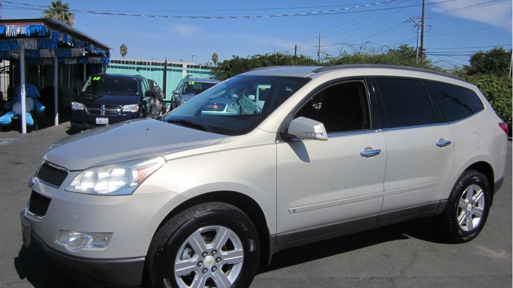 used 2010 Chevrolet Traverse car, priced at $5,995