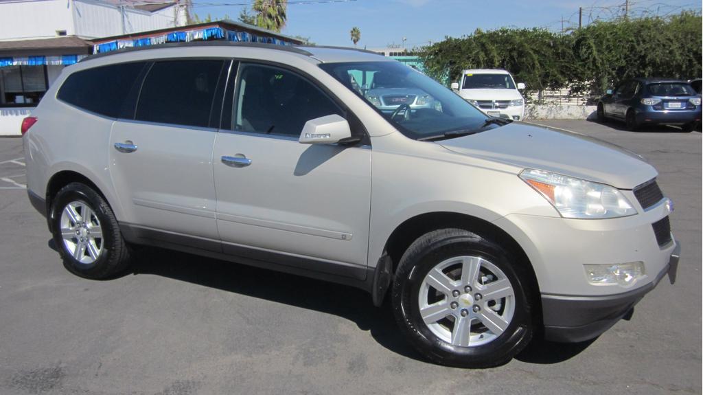 used 2010 Chevrolet Traverse car, priced at $5,995