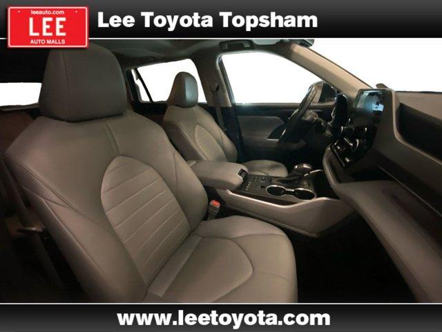 used 2022 Toyota Highlander car, priced at $34,716