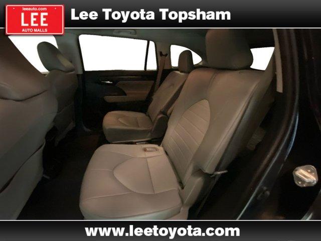 used 2022 Toyota Highlander car, priced at $34,716