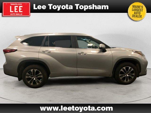 used 2023 Toyota Highlander car, priced at $38,499