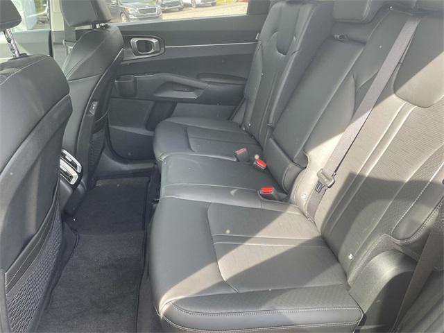 used 2025 Kia Sorento car, priced at $33,075