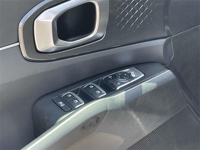 used 2025 Kia Sorento car, priced at $32,276