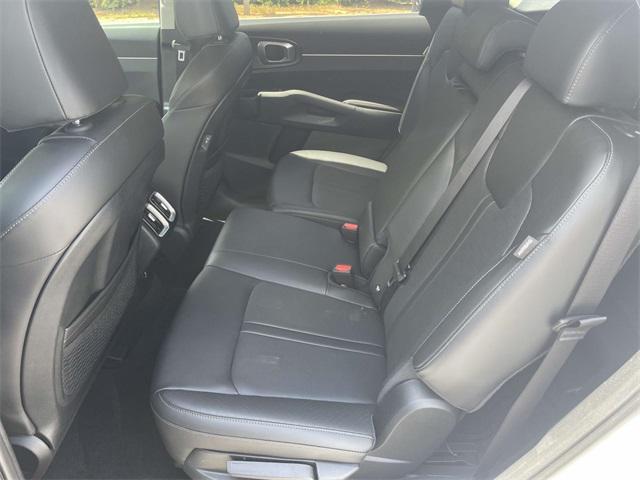 used 2025 Kia Sorento car, priced at $32,276