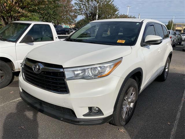 used 2016 Toyota Highlander car, priced at $19,825