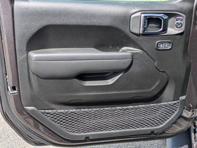 new 2025 Jeep Wrangler car, priced at $45,952