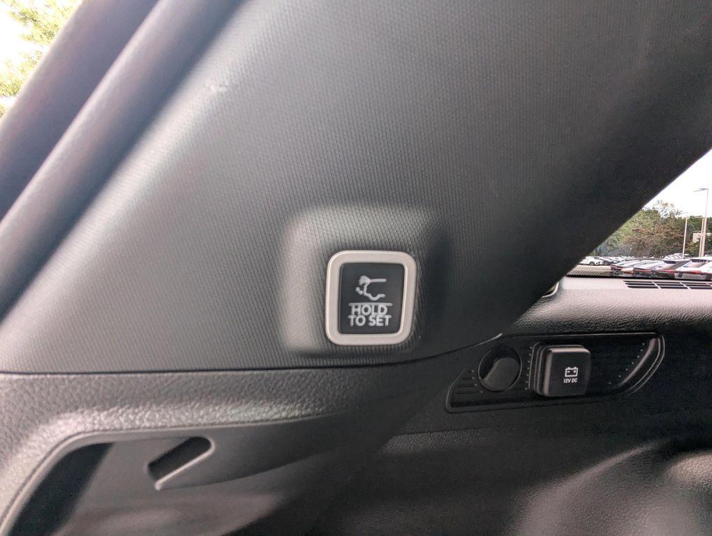 used 2025 Jeep Grand Cherokee car, priced at $37,277