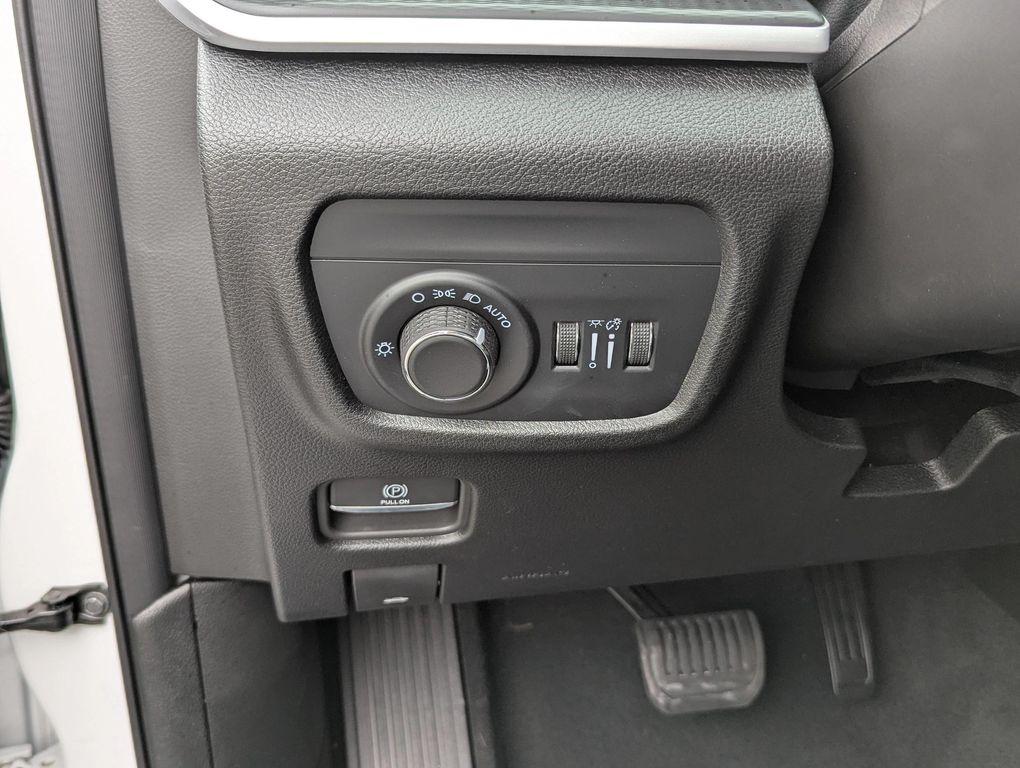 used 2025 Jeep Grand Cherokee car, priced at $37,277